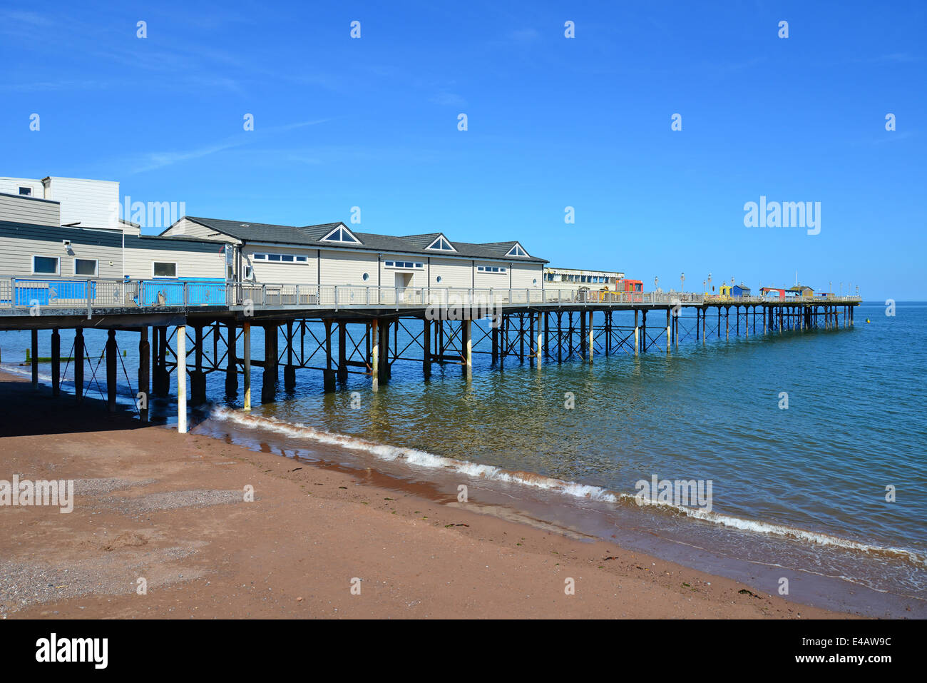 Spiaggia e Grand Pier, Teignmouth, Teignbridge District Devon, Inghilterra, Regno Unito Foto Stock