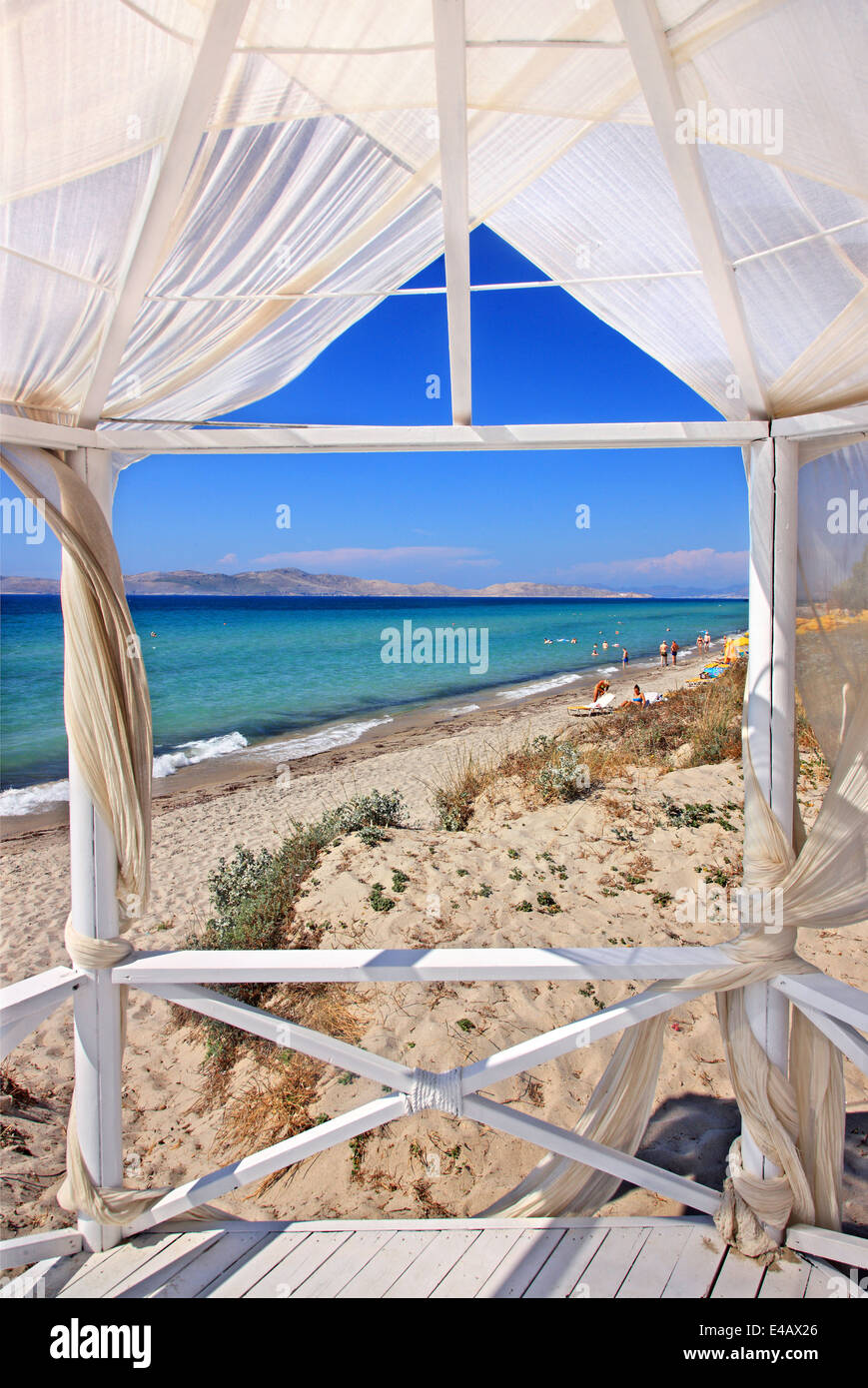 Chiosco, probabilmente utilizzata per cerimonie di nozze, a Marmari beach, sull'isola di Kos, Mar Egeo, Dodecaneso, Grecia. Foto Stock