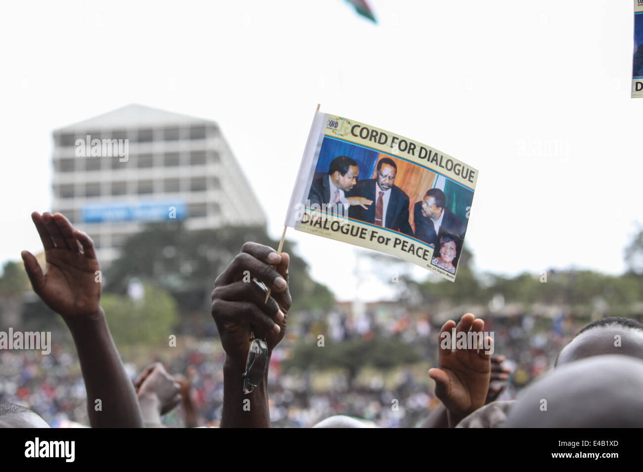 Nairobi, Kenya, 7 luglio, 2014.I sostenitori della Coalizione per le riforme e la democrazia (CAVO) guidato dall ex primo ministro Raila Odinga, anche il leader dell Orange Democratic Movement (ODM), durante la Saba di Saba (o Seven-Seven in lingua swahili) rally detenute nel centro di Nairobi, capitale del Kenya il 07 luglio 2014. La Saba Saba giorno è contrassegnato per protesta contro il governo la repressione su una democrazia multipartitica movimento in 1990s. Odinga ha promesso di tenere una massiccia rally in questo giorno a meno che il presidente del Kenya Uhuru Kenyatta soddisfa la sua domanda di credito: Tom Maruko/Pacific Press/Alamy Live News Foto Stock