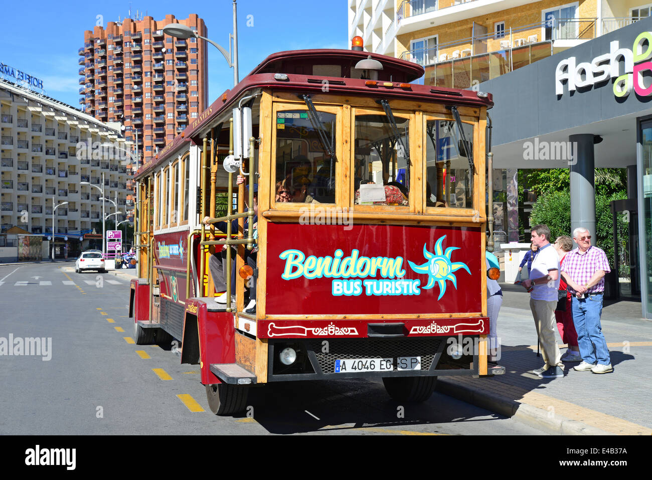 Benidorm Autobus turistico, calle Gerona, Benidorm, Costa Blanca, Alicante provincia,Spagna Foto Stock