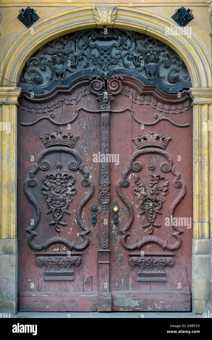 Vecchia porta di legno Wroclaw il Mercato Vecchio Foto Stock