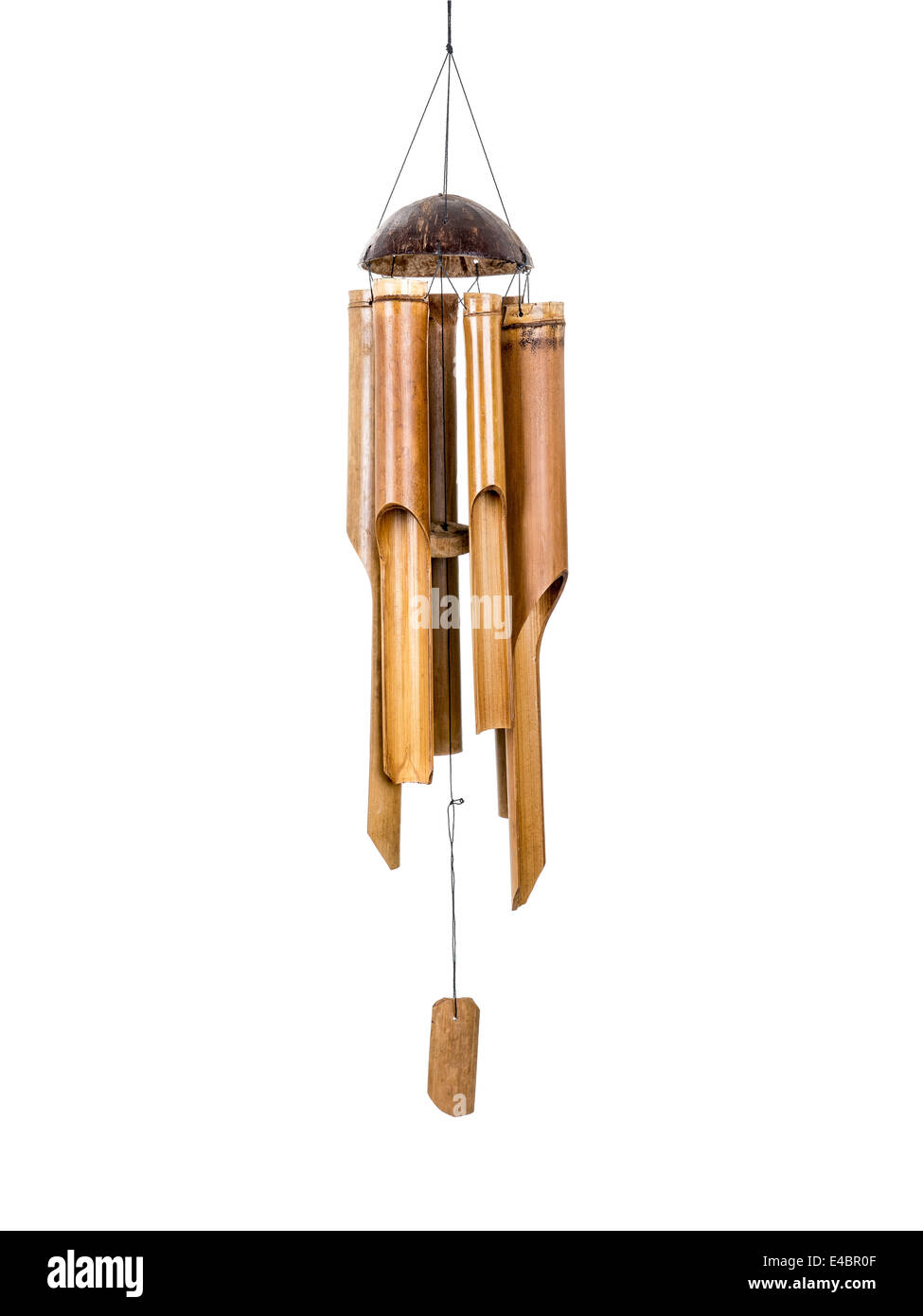 Il bambù scacciapensieri shot su bianco Foto Stock