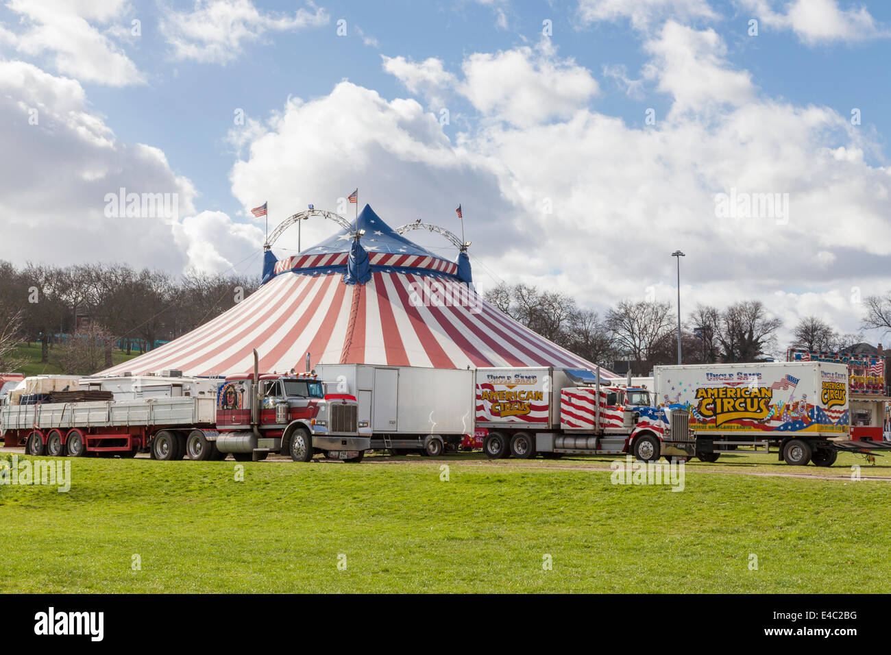 Lo zio Sam's American Circus big top e veicoli, Nottingham, Inghilterra, Regno Unito Foto Stock