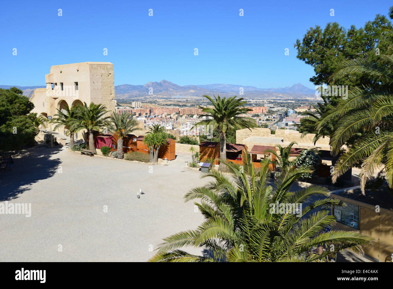 Cortile di Santa Bárbara Castle, Alicante, Costa Blanca, Alicante provincia, il Regno di Spagna Foto Stock