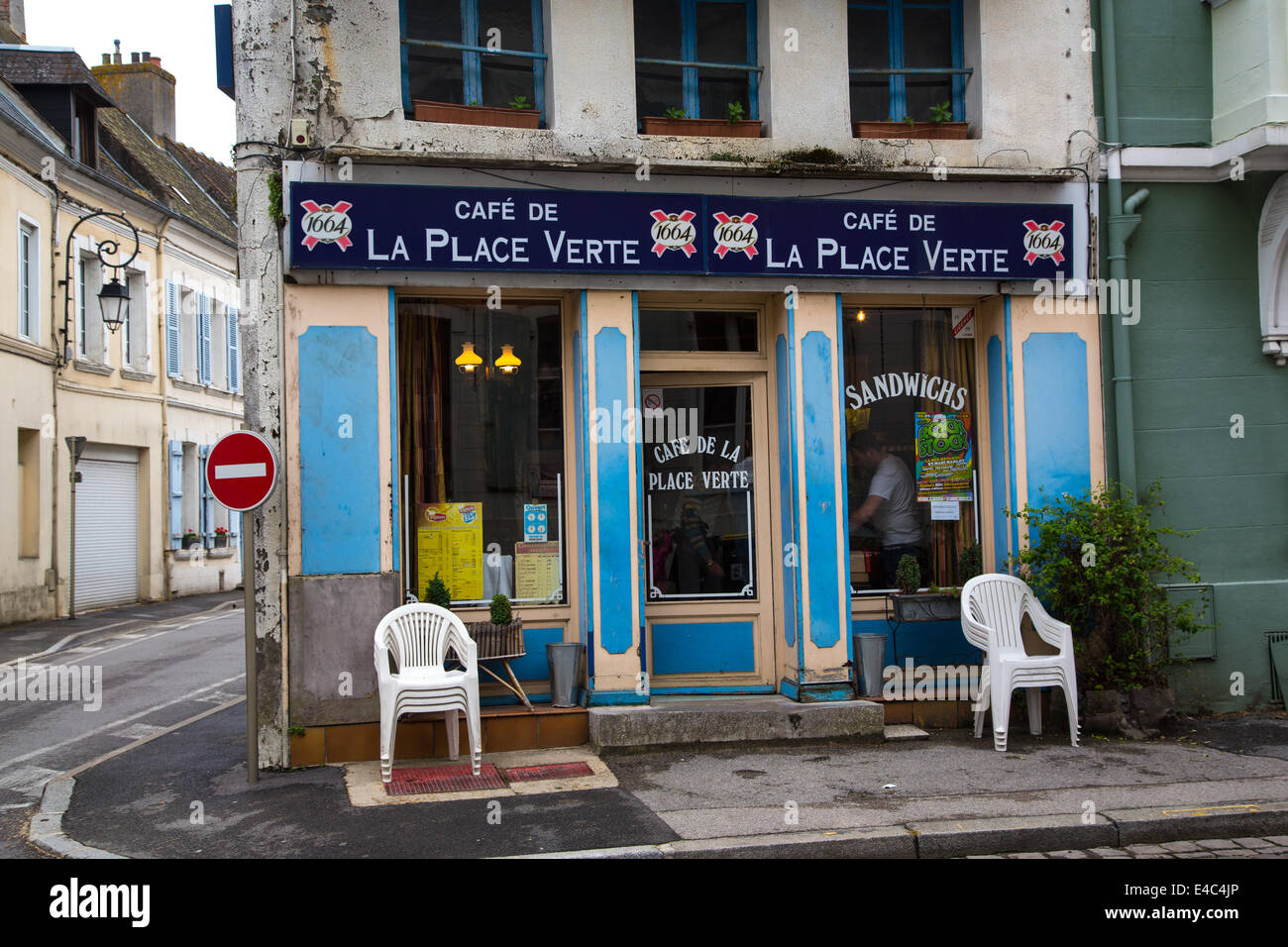 Cafe, Montreuil-sur-Mer, Pas-de-Calais, Francia Foto Stock