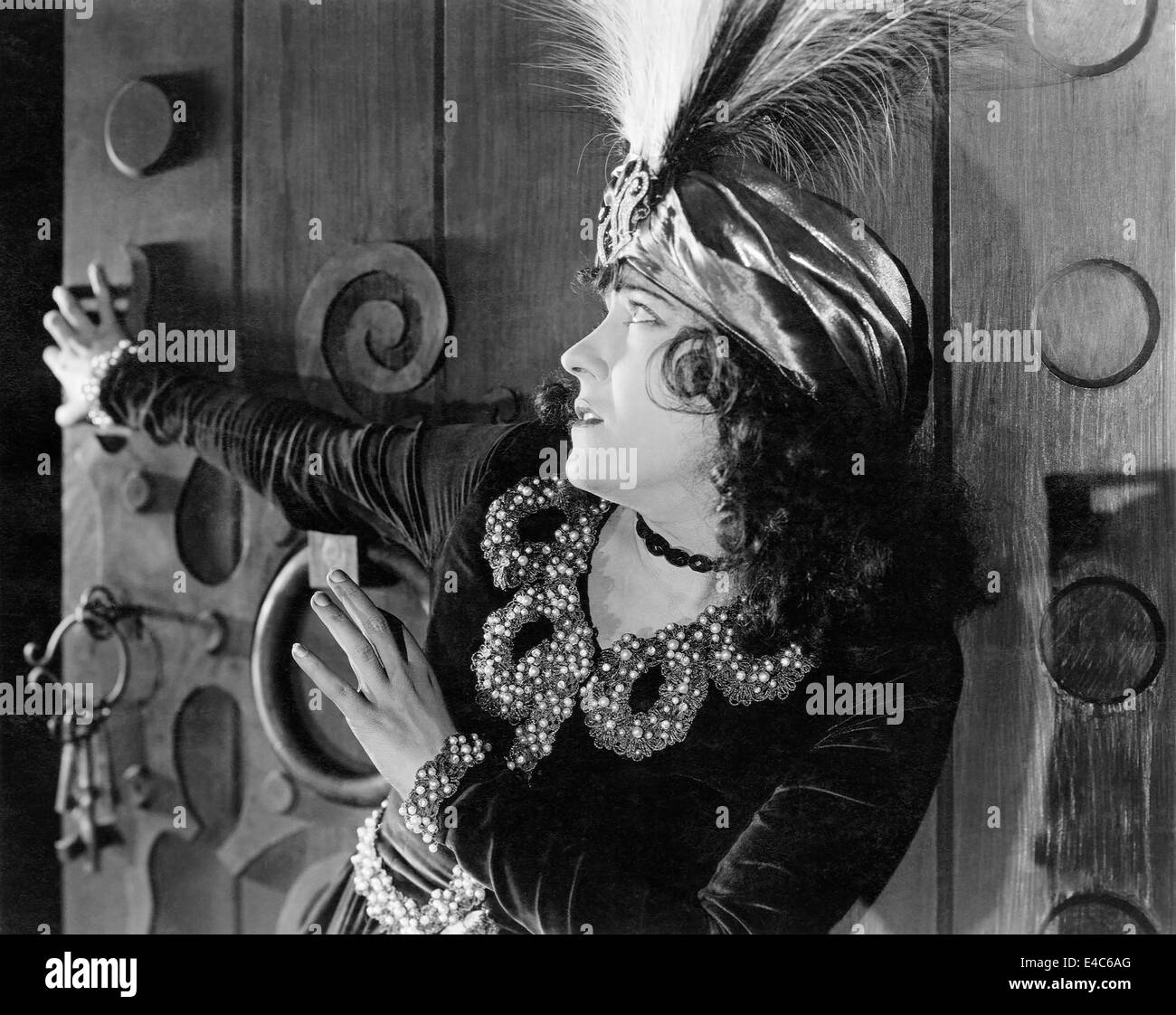 Gloria Swanson, sul set del film muto, 'Barbablù l'ottava moglie', 1923 Foto Stock