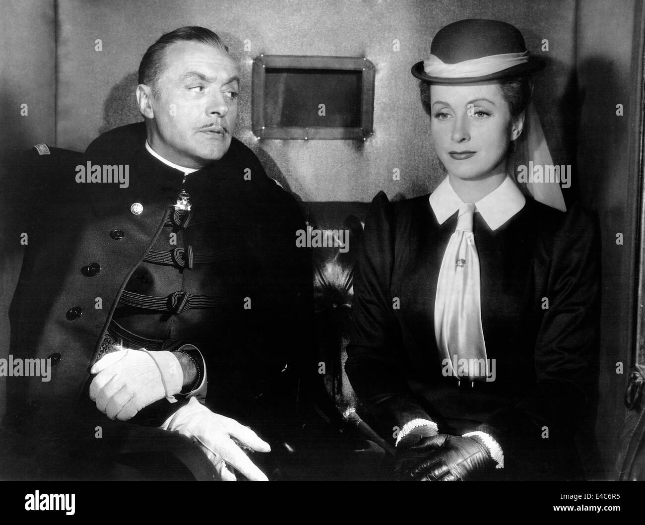Charles Boyer, Danielle Darrieux, sul set del film "L'orecchini di Madame de', 1953 Foto Stock