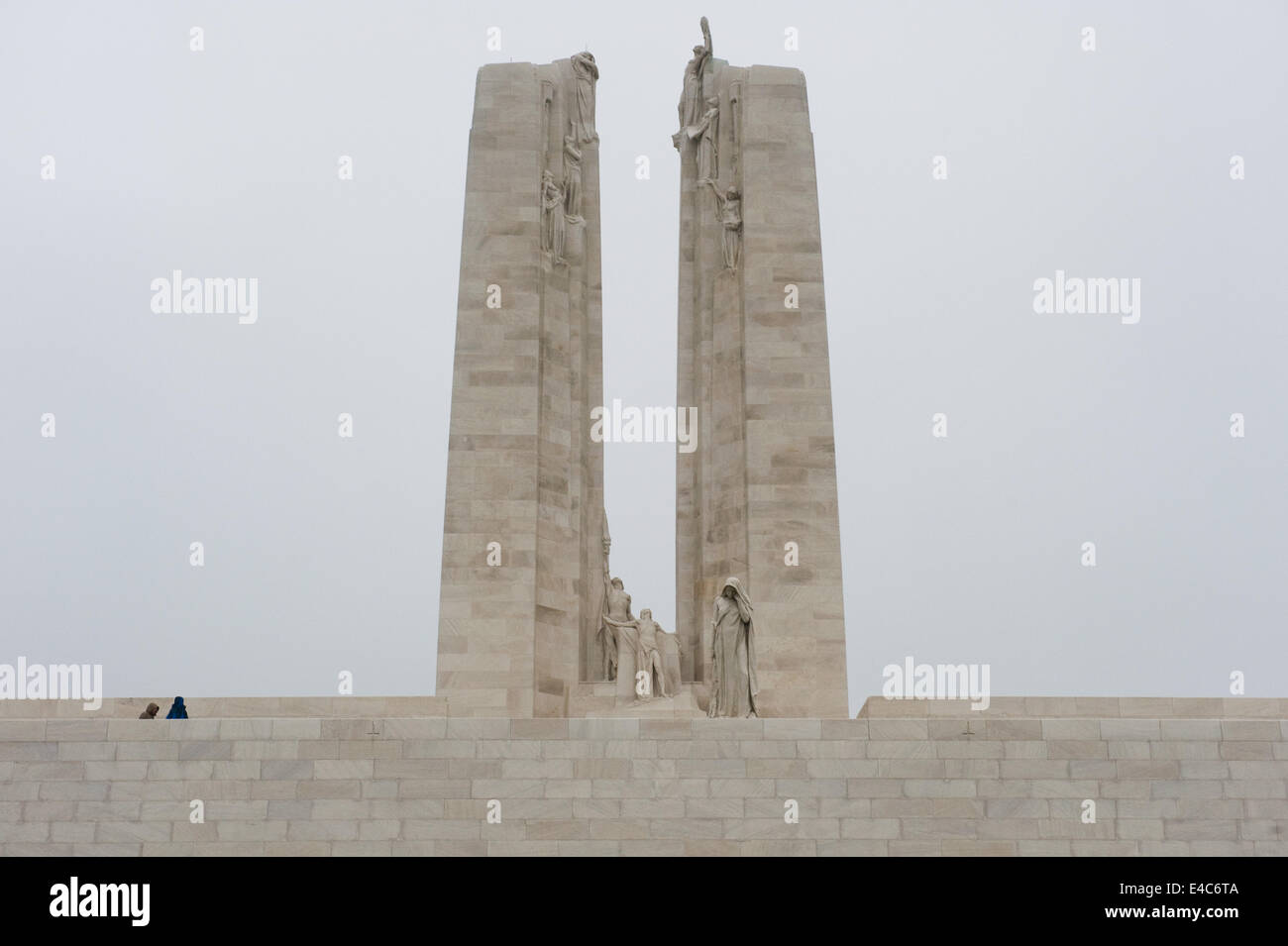 Il lato anteriore del Canadian National Vimy Memorial dedicato alla memoria del canadese forza expeditionary membri Foto Stock