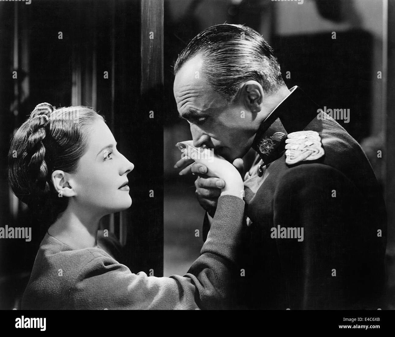 Norma Shearer, Conrad Veidt, sul set del film, 'Escape', 1940 Foto Stock