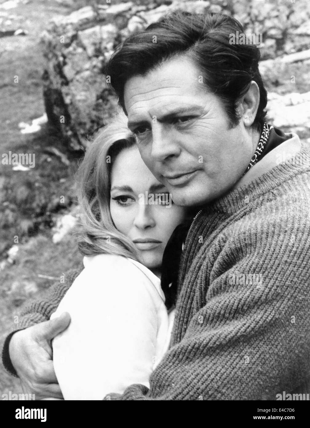 Faye Dunaway, Marcello Mastroianni, sul set del film "Un luogo per gli amanti" (aka Amanti), 1968 Foto Stock