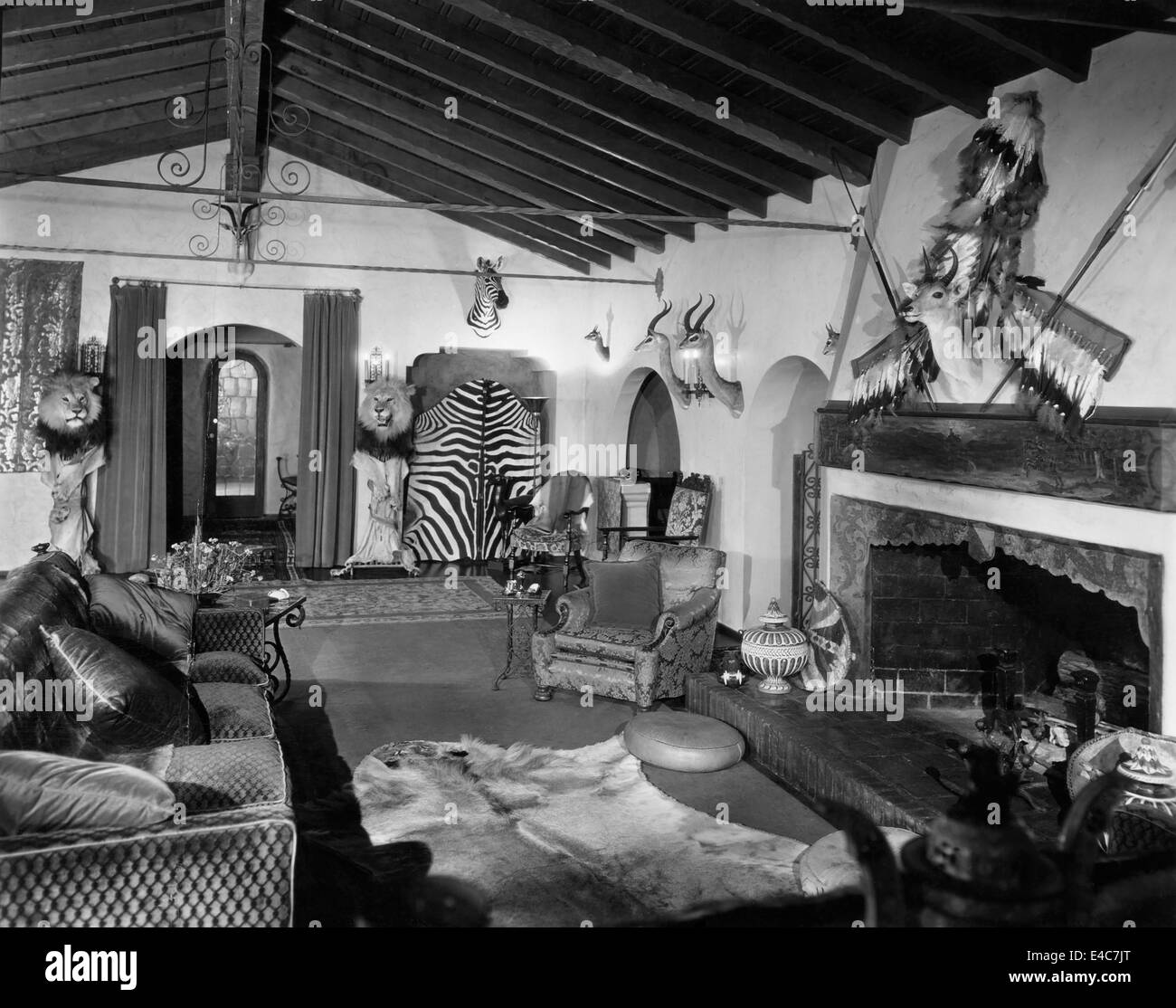 Gary Cooper nel Trofeo locale nella sua casa di Hollywood, circa quaranta Foto Stock