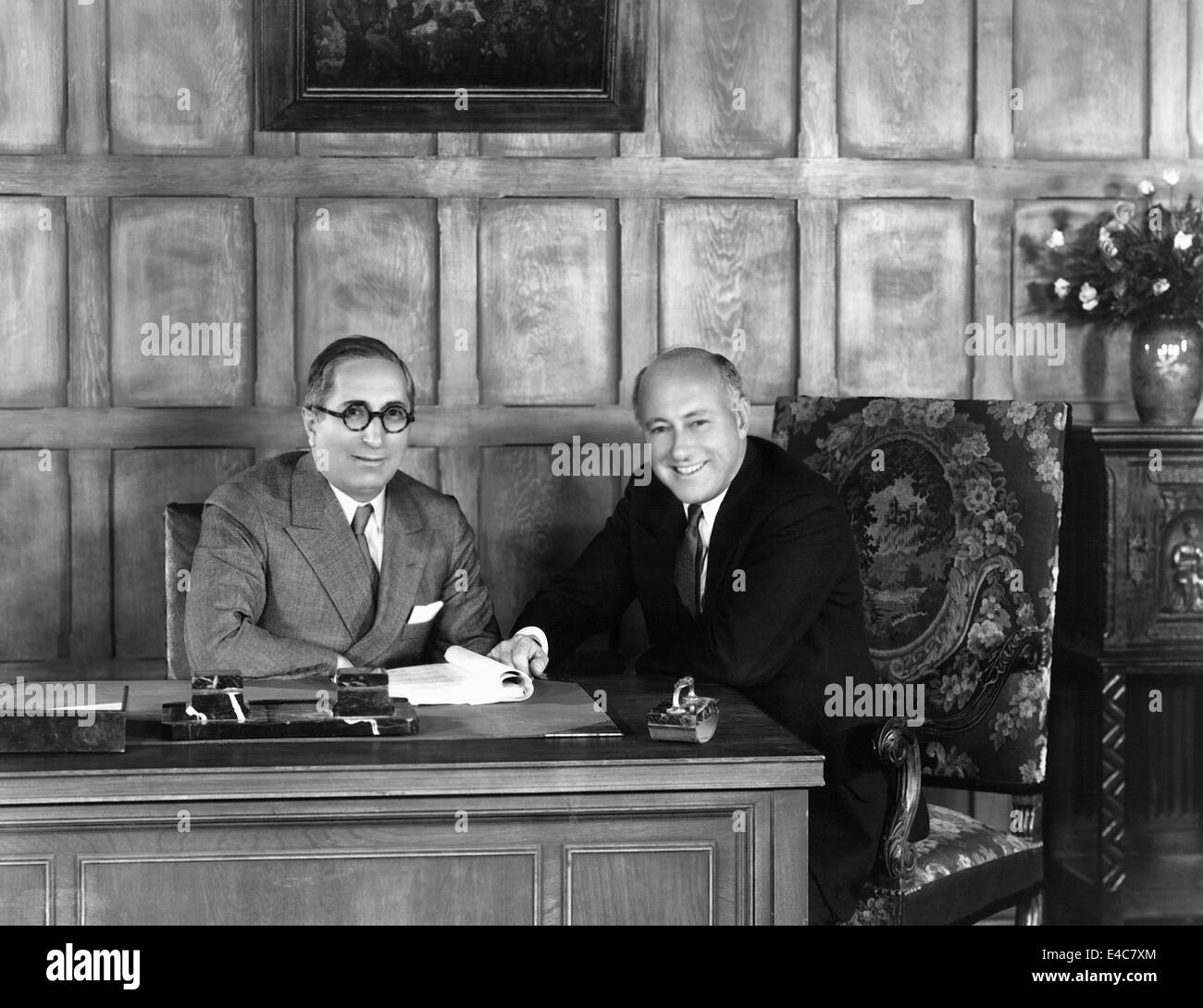 Louis B. Mayer, American Film di produttori e di Cecil B. DeMille, American film del regista, Ritratto, circa 1930 Foto Stock