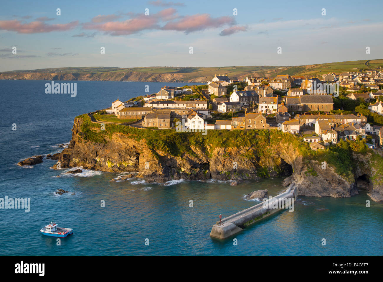 Sunset over Seaport Village di Port Isaac, Cornwall, Inghilterra Foto Stock