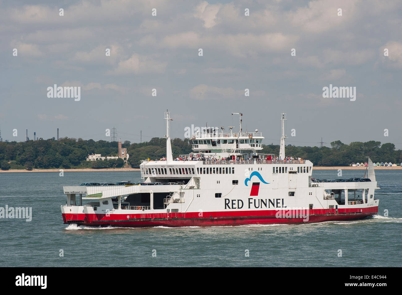 Imbuto Rosso traversata in traghetto il Solent tra l'Isola di Wight e Southampton, Inghilterra. Foto Stock