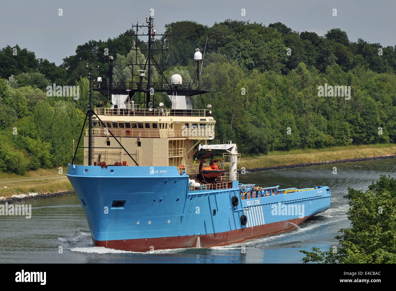 Blue Aries passando il Kiel-Canal. Foto Stock
