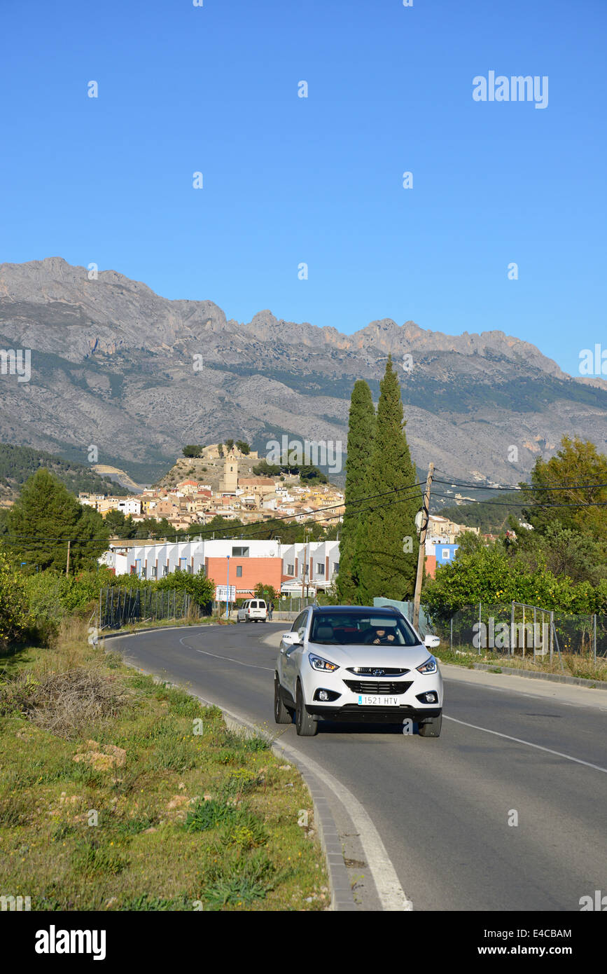 Auto sulla strada di Polop de la Marina, Marina Baixa, Costa Blanca, Alicante provincia, il Regno di Spagna Foto Stock