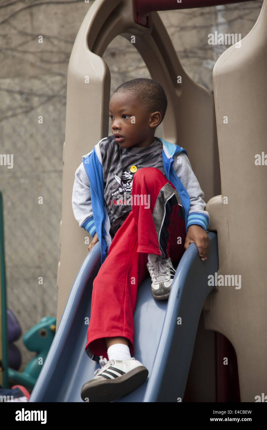 'Smart i ragazzi sono per noi " scuola materna e Early Learning Centre in Kensington, un quartiere multiculturale di Brooklyn, New York. Foto Stock