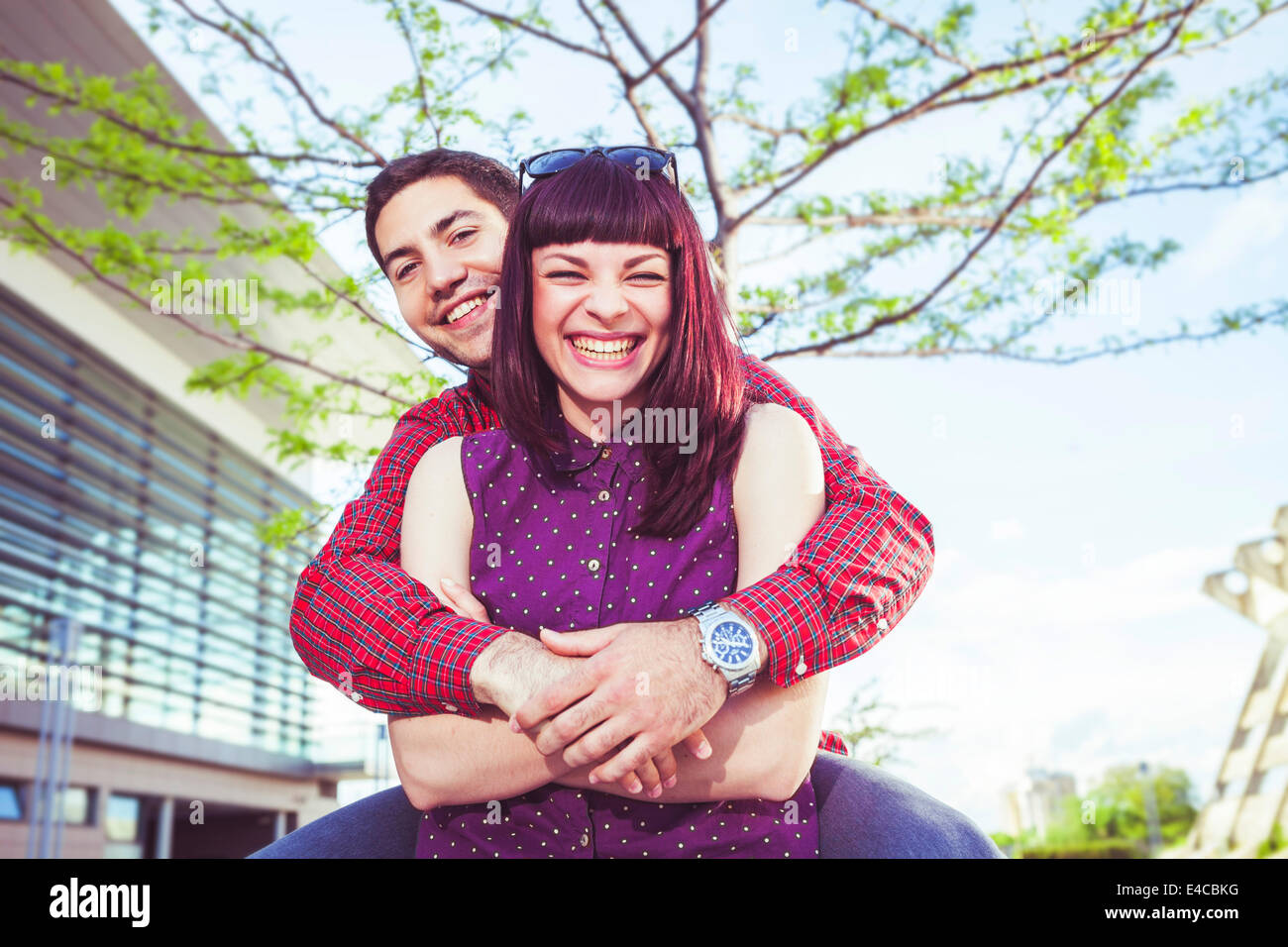 Giovane ragazza che abbraccia, osijek, Croazia Foto Stock