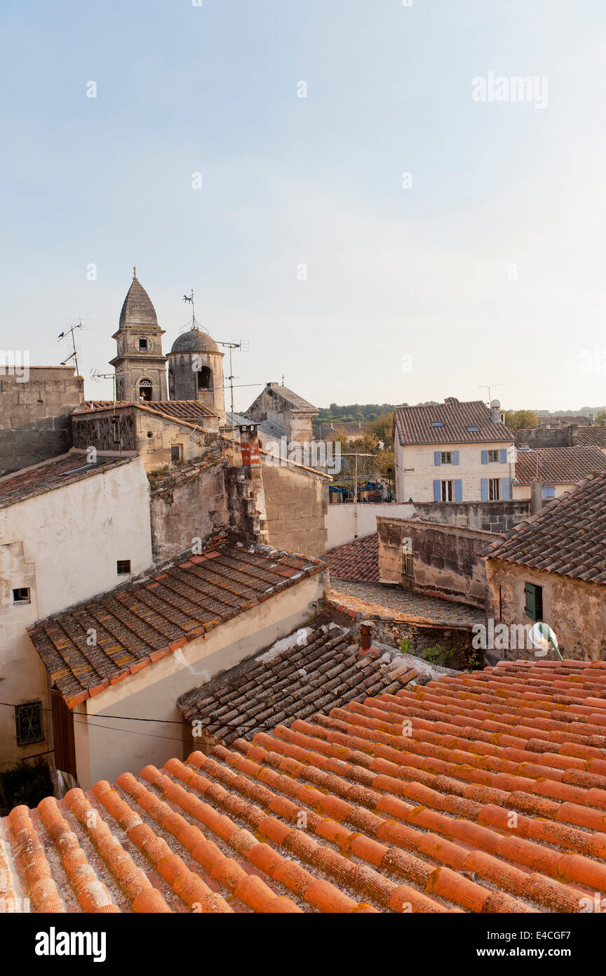 Vista sui tetti del villaggio provenzale Fontvieilles Foto Stock