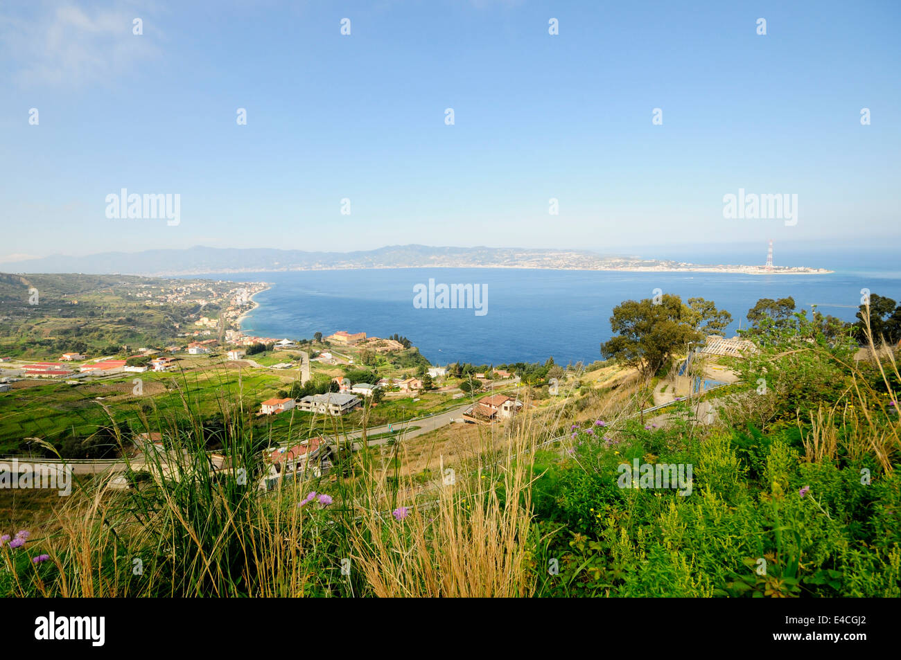 Vista della Sicilia da Scilla Foto Stock