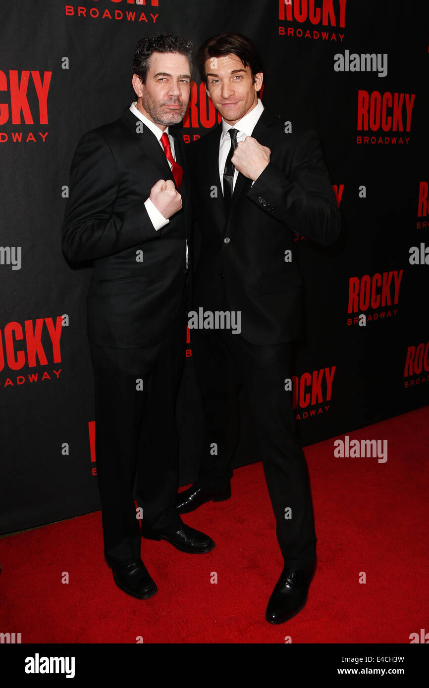 Gli attori Kevin del Aguila (L) e Andy Karl frequentare il "Rocky" Broadway apertura notturna dopo essere partito al Roseland Ballroom. Foto Stock