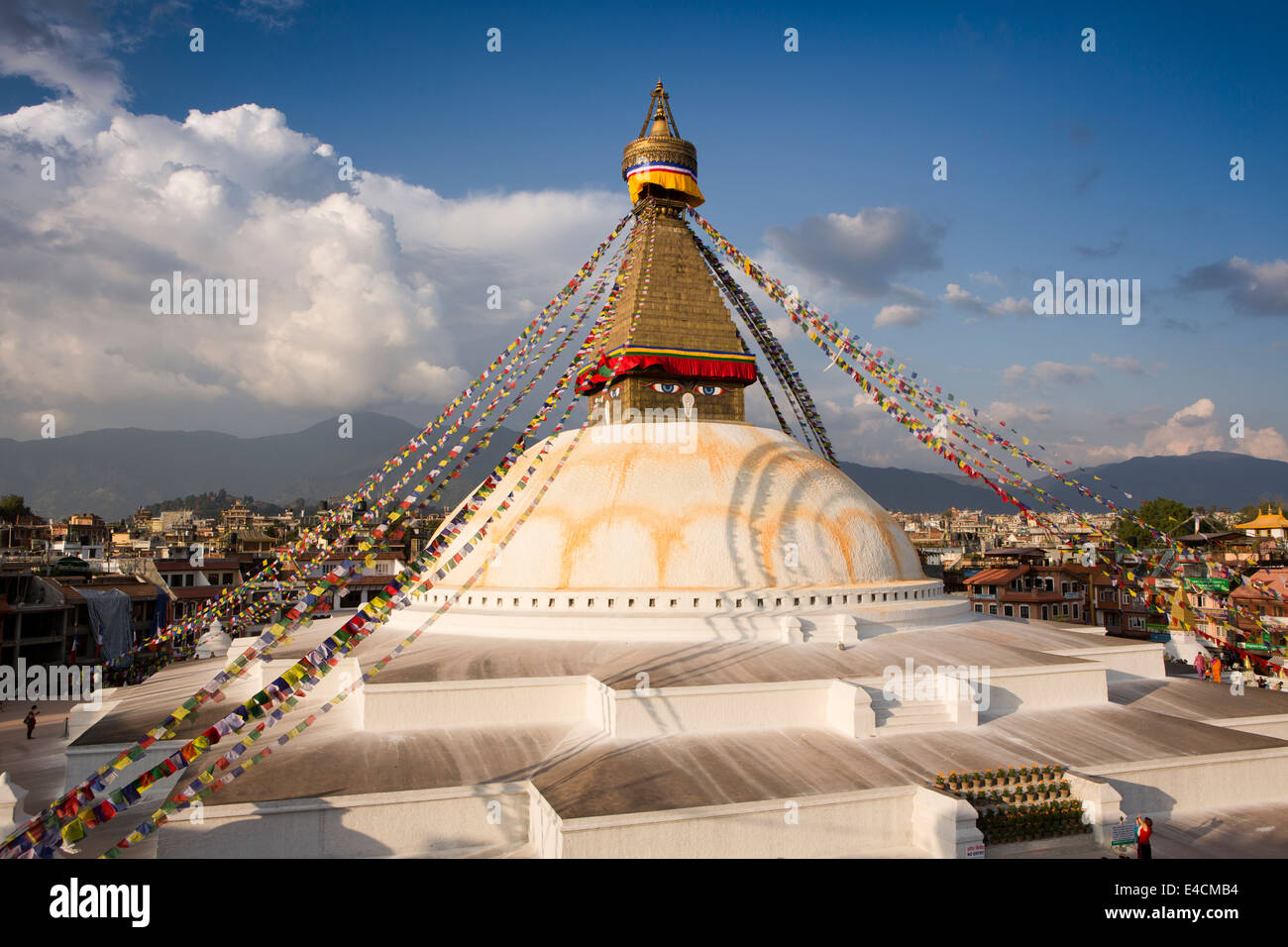 Il Nepal, Kathmandu, Boudhanath, Boudha, Buddismo tibetano la più grande stupa Foto Stock