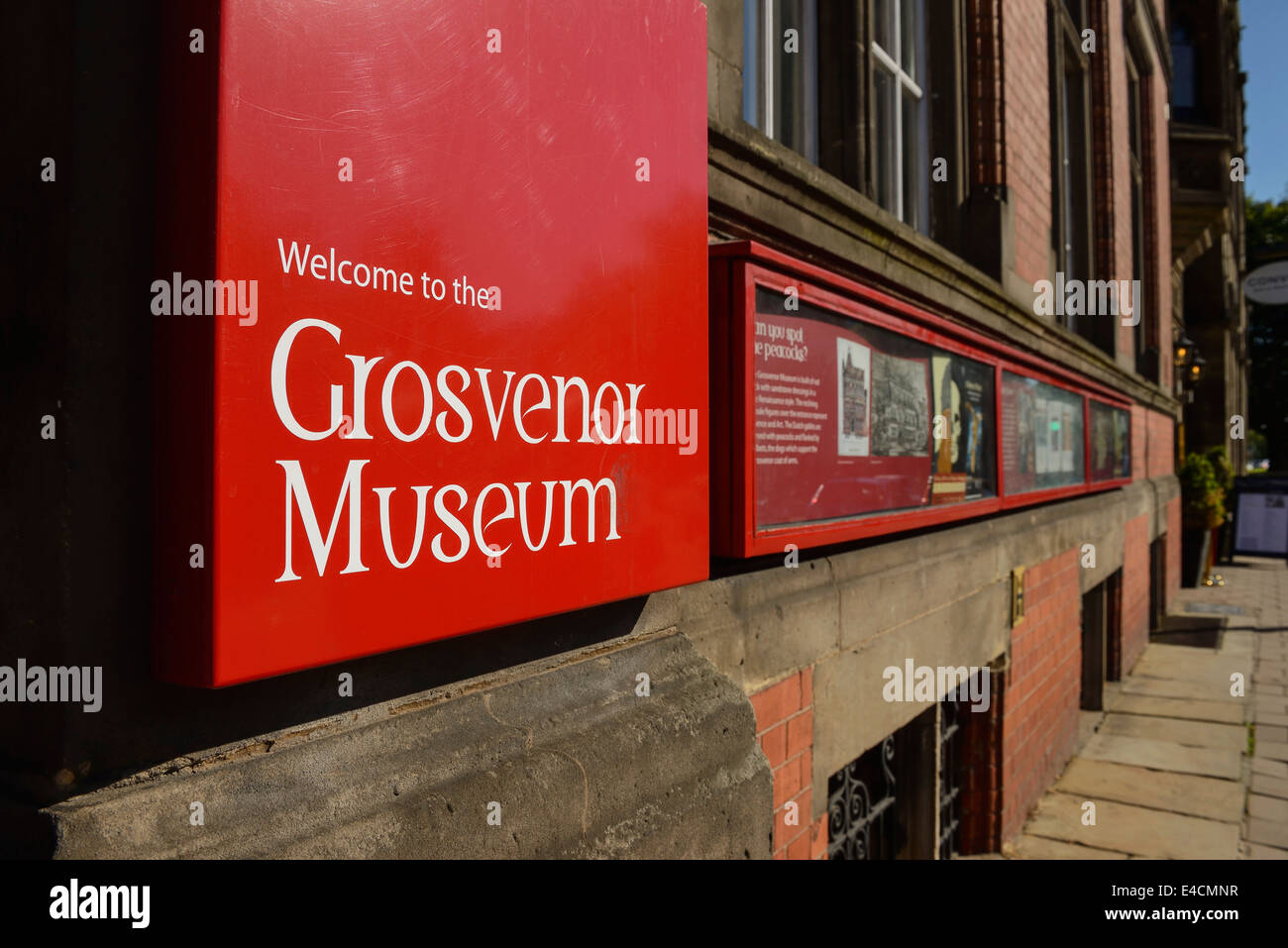 La segnaletica esterna del Museo Grosvenor edificio nel centro di Chester Regno Unito Foto Stock