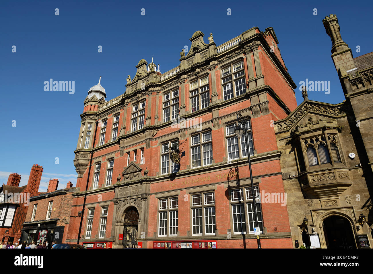 La facciata esterna del Museo Grosvenor edificio nel centro di Chester Regno Unito Foto Stock