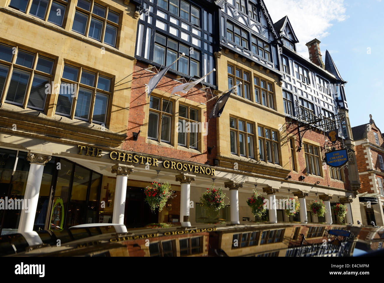 The Chester Grosvenor Hotel Eastgate Street nel centro di Chester Regno Unito Foto Stock
