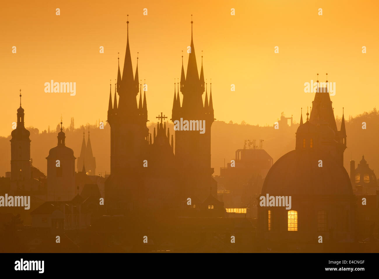 Repubblica Ceca, Praga - sulle guglie della Città Vecchia di Sunrise Foto Stock