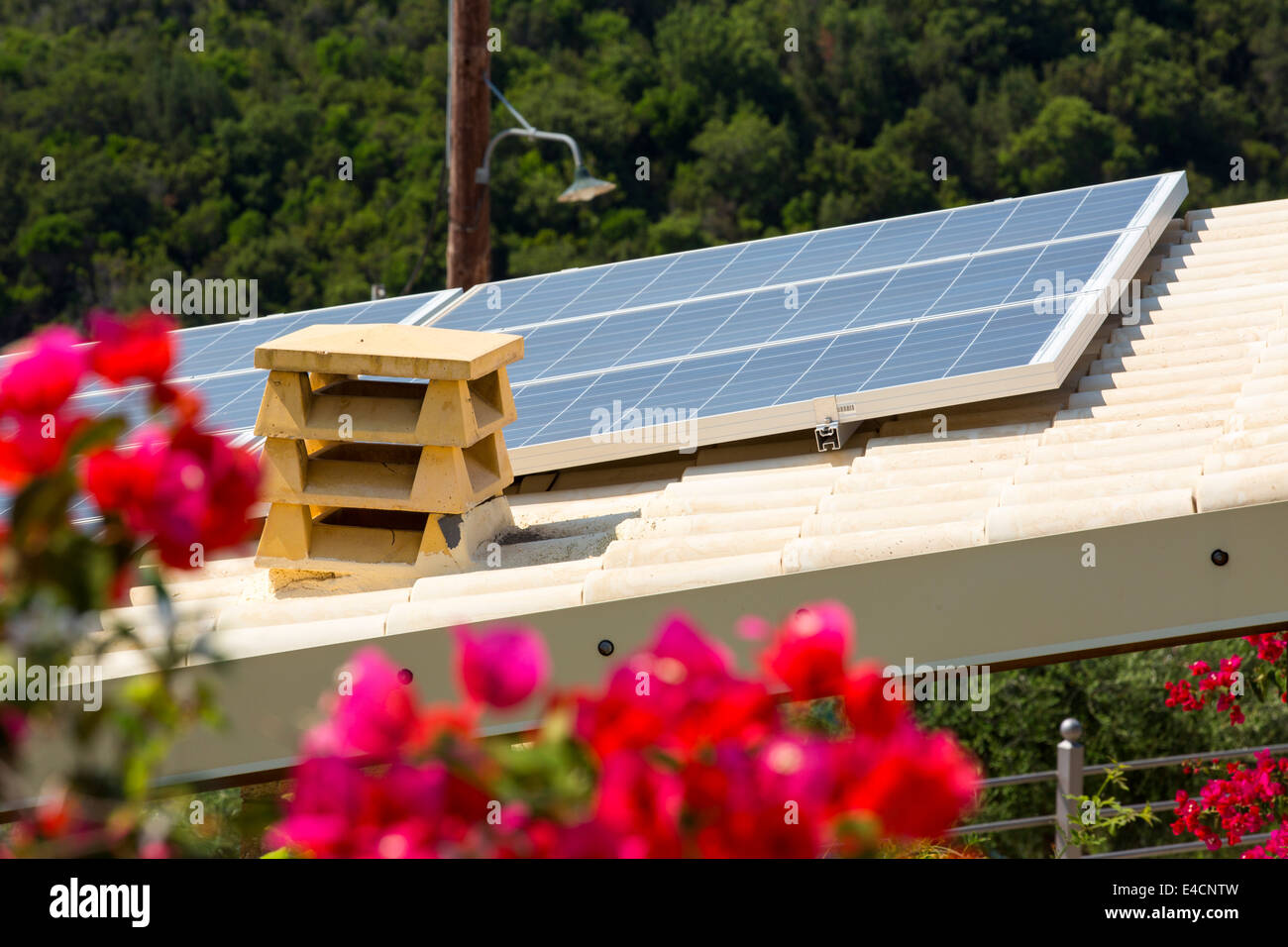 Sivota greece solar panel immagini e fotografie stock ad alta risoluzione -  Alamy