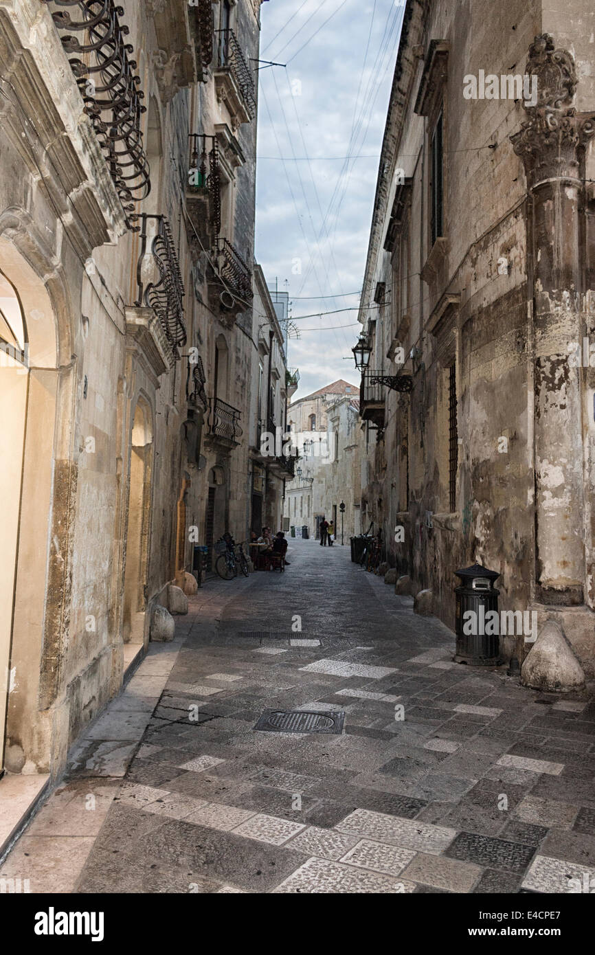 Vicolo Antico nel centro storico di Lecce nella parte meridionale di Italia Foto Stock