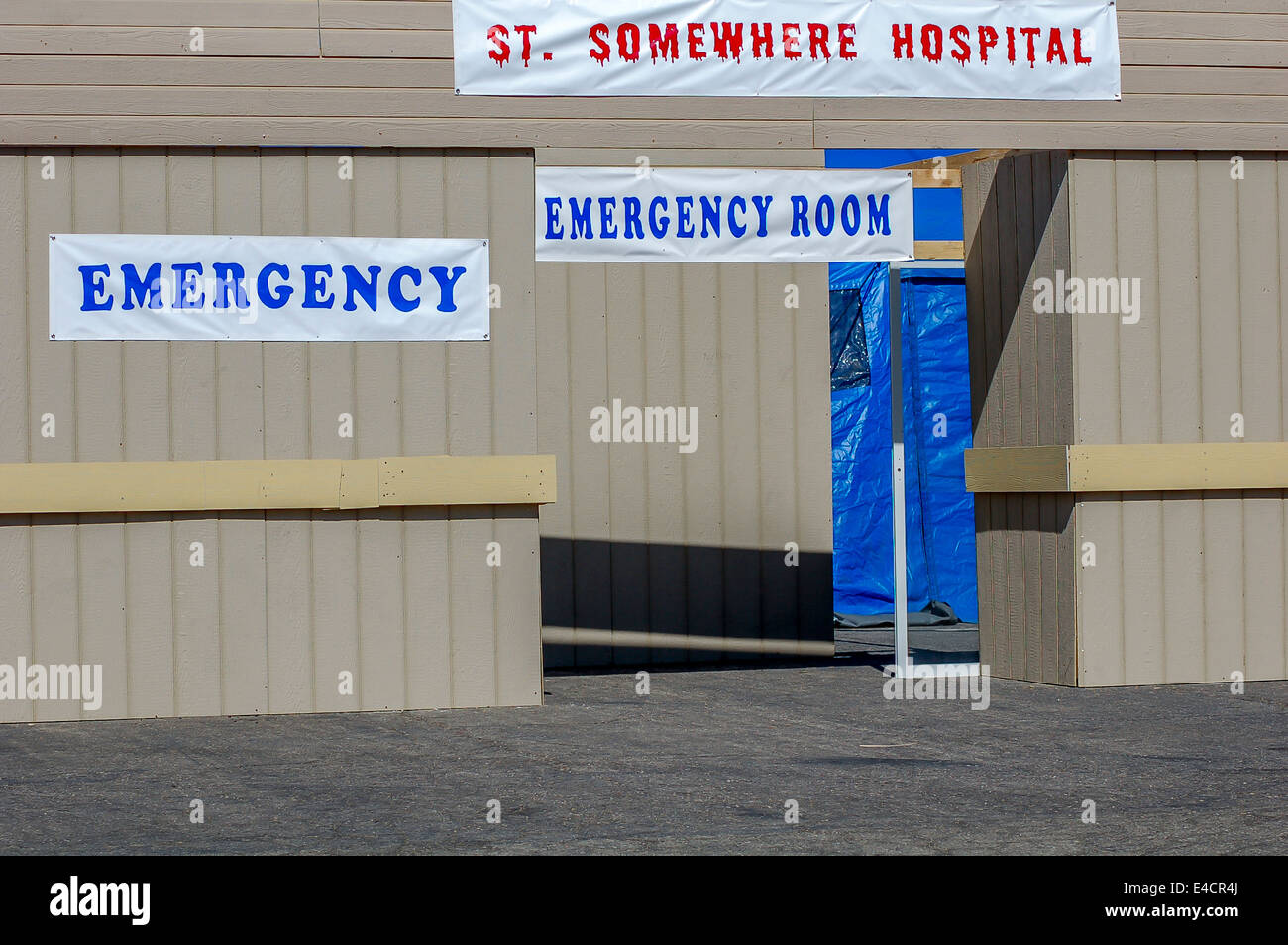 Simulazione di sala di emergenza al disastro il funzionamento della seminatrice Base Med 2014 in Ventura County in California nel maggio 2,2014. Foto Stock