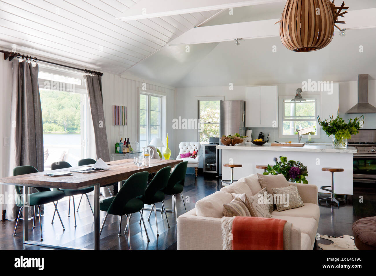 Aprire il piano bianco spazio soggiorno con cucina ikea unità, knoll ... Soggiorno moderno ikea