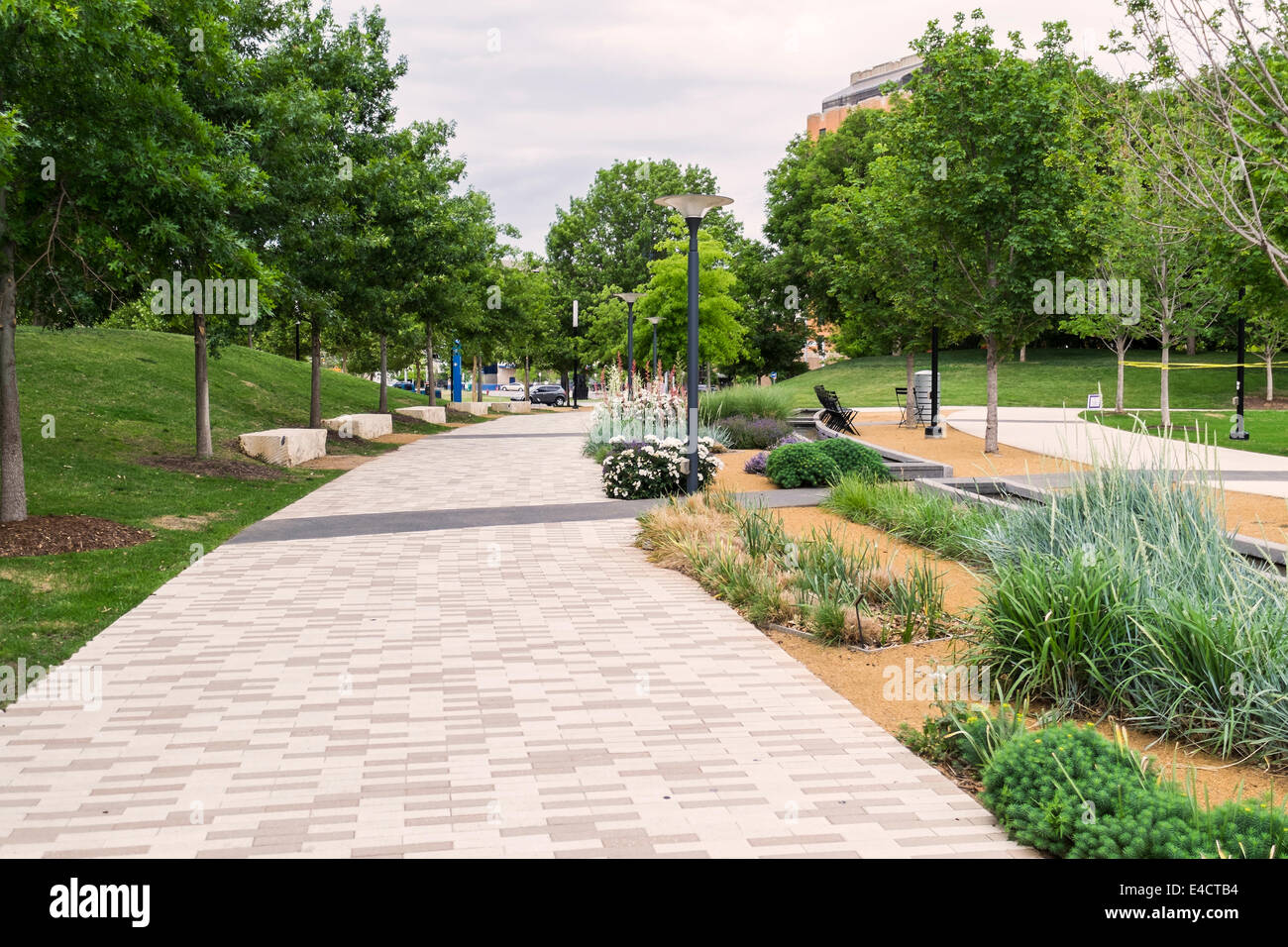 Un percorso attraverso la miriade di Giardini Botanici nel centro cittadino di Oklahoma City, al Reno e Robinson. Foto Stock