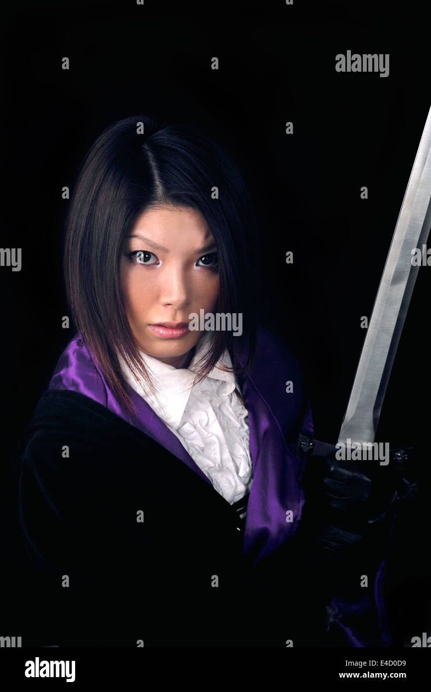 Donna asiatica con la spada. Ella era giapponese e 23 anni al momento di sparare. Foto Stock