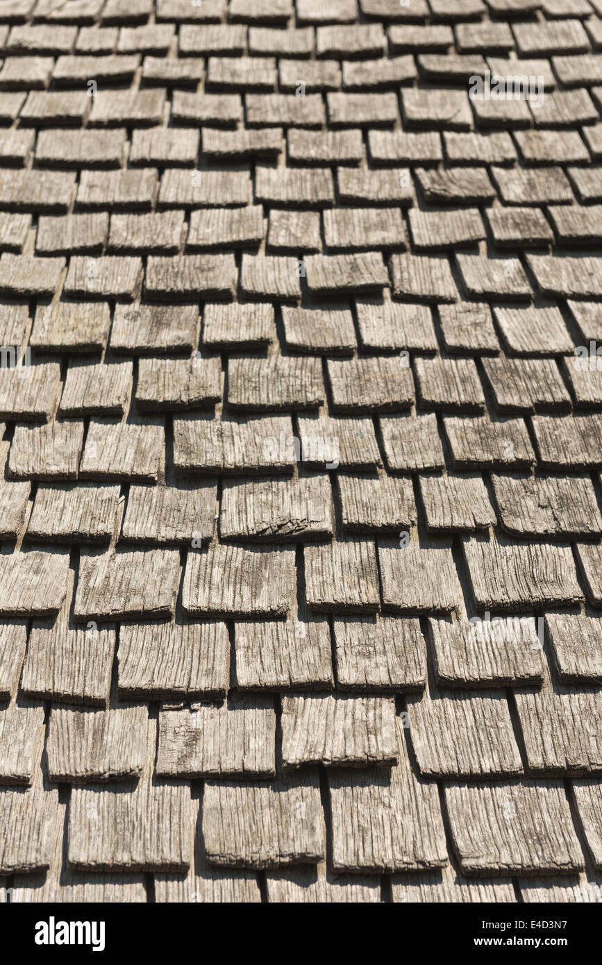 Righe di vecchio legno stagionato tegole shingles ecologico riciclabile comprensivo nei confronti dell'ambiente Foto Stock