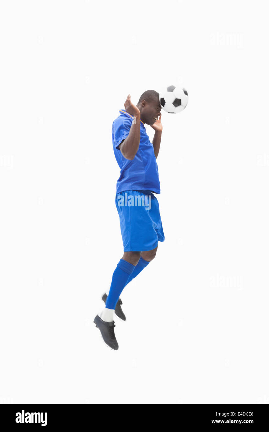 Giocatore di football in intestazione blu la sfera Foto Stock