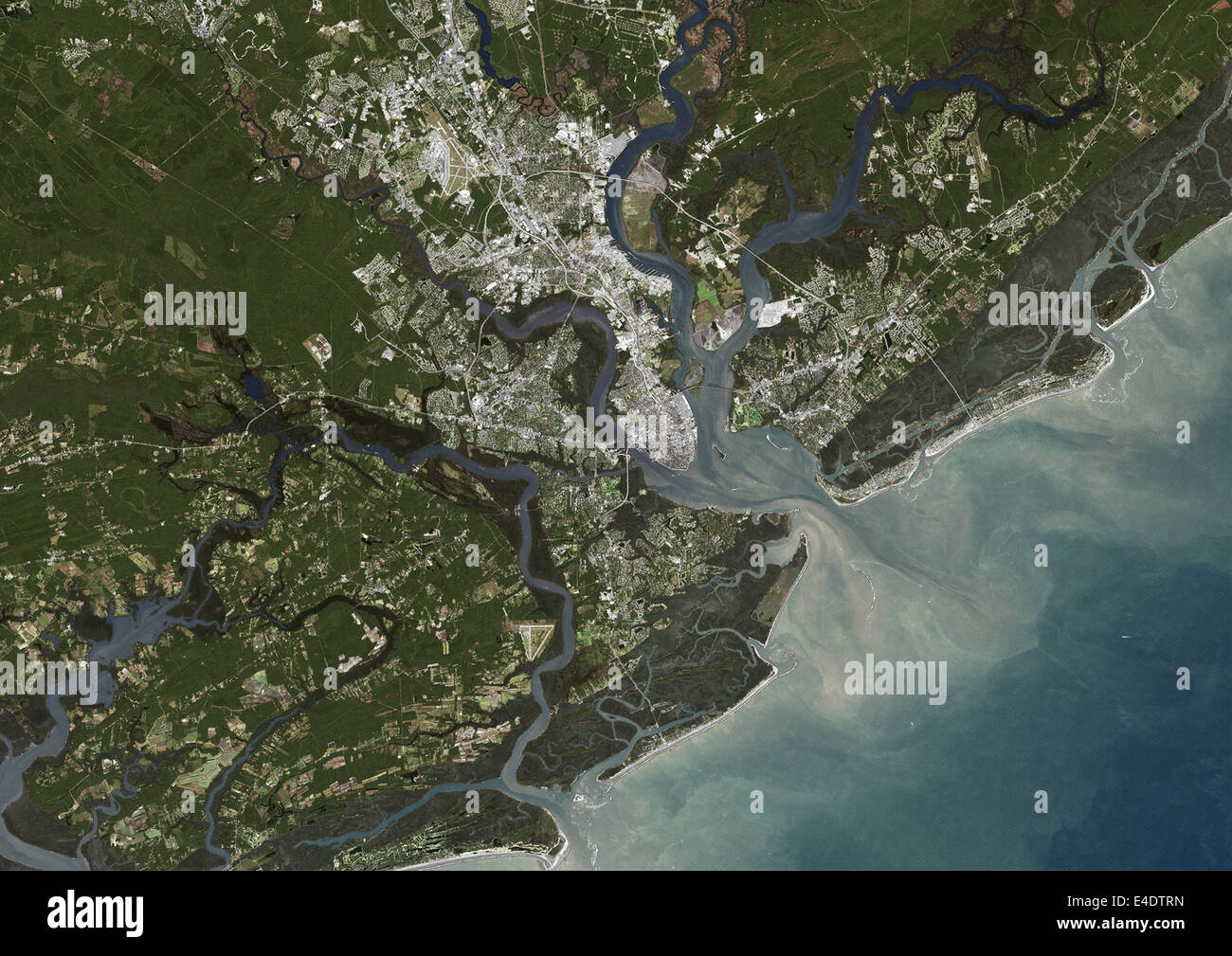 La città di Charleston, Carolina del Sud, noi, True Color satellitare immagine. La città di Charleston, South Carolina, Stati Uniti d'America. True color satellite im Foto Stock
