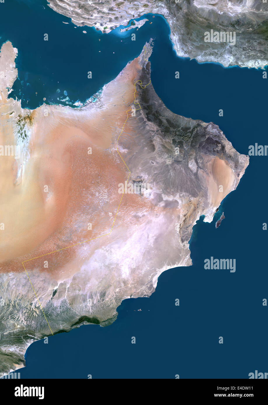 Oman, Medio Oriente, Asia, True Color satellitare immagine con bordo. Vista satellitare di Oman (con bordi). Questa immagine è stata compilata Foto Stock