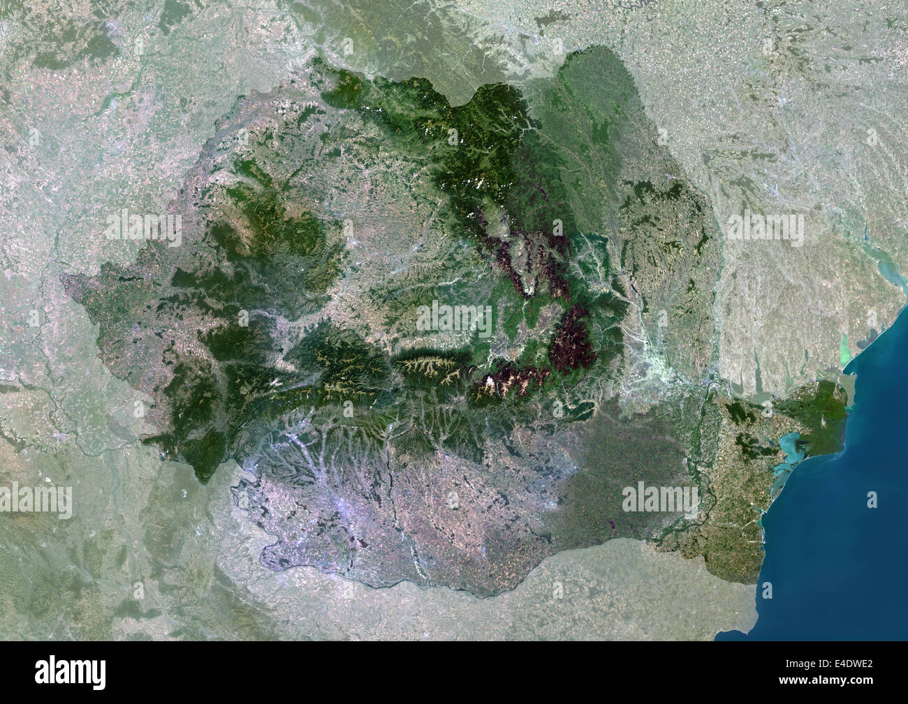 La Romania, Europa, True Color satellitare immagine con maschera. Vista satellitare della Romania (con maschera). Questa immagine è stata elaborata sulla base dei dati Foto Stock