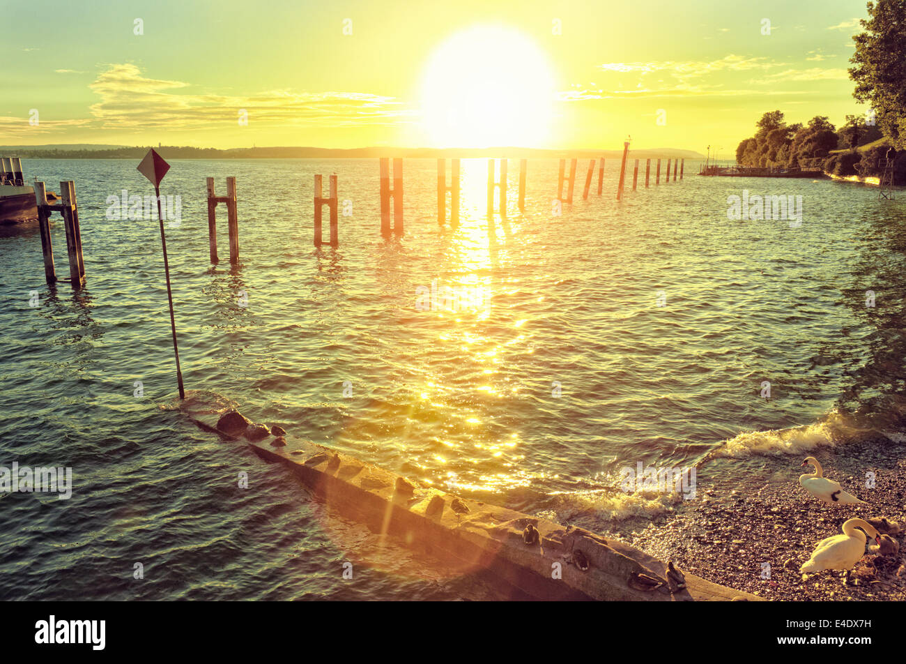 Tramonto sul lago di Costanza. Meersburg. Baden-Württemberg, Germania. Foto Stock