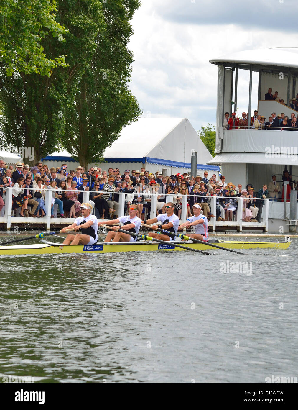 Il British quad vincendo nella finale di amministratori " Challenge Cup presso il Royal Henley Regatta, Henley-on-Thames, Oxon, Inghilterra Foto Stock