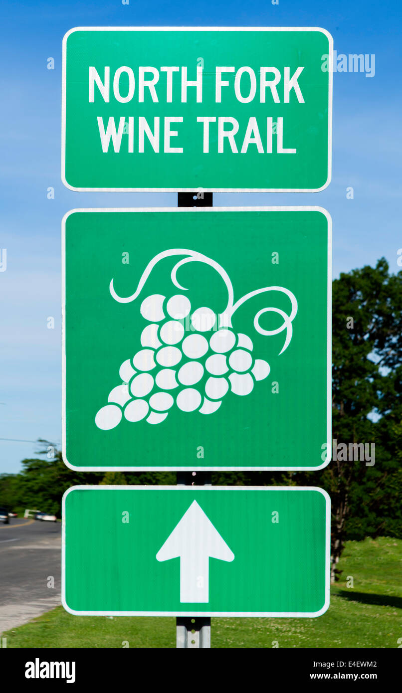 Cartello stradale per North Fork del Sentiero del vino, la contea di Suffolk, Long Island, NY, STATI UNITI D'AMERICA Foto Stock