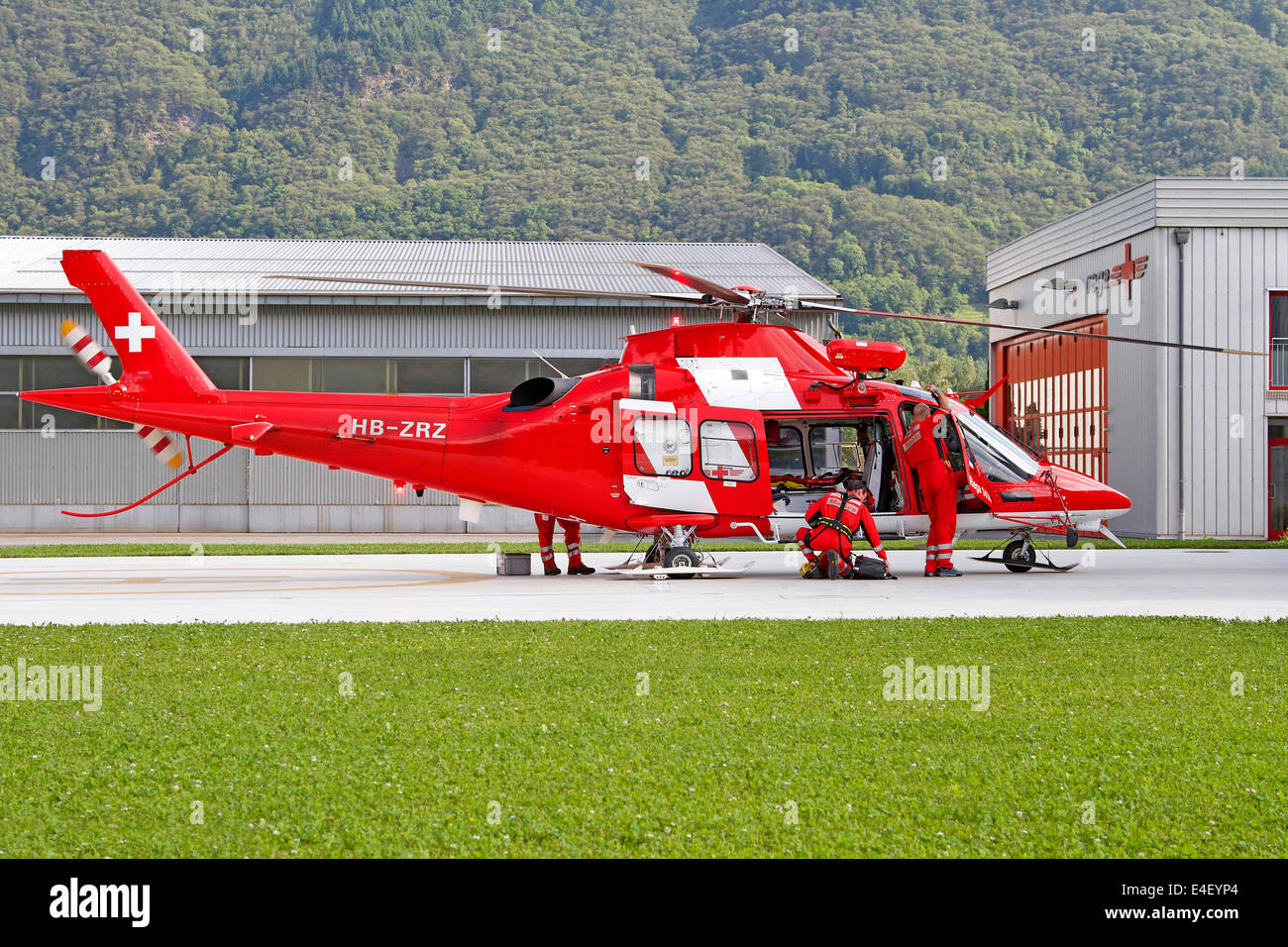 Un AgustaWestland AW109 elicottero dell'aria in Svizzera di Salvataggio (Rega), Locarno, Svizzera. Foto Stock