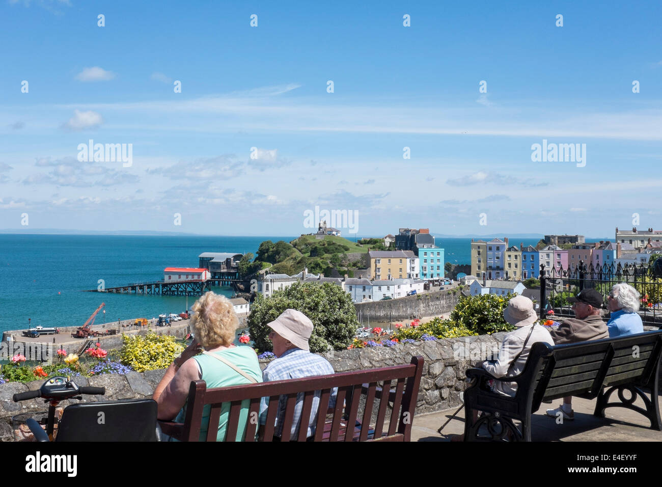 I pensionati godetevi la vista Foto Stock