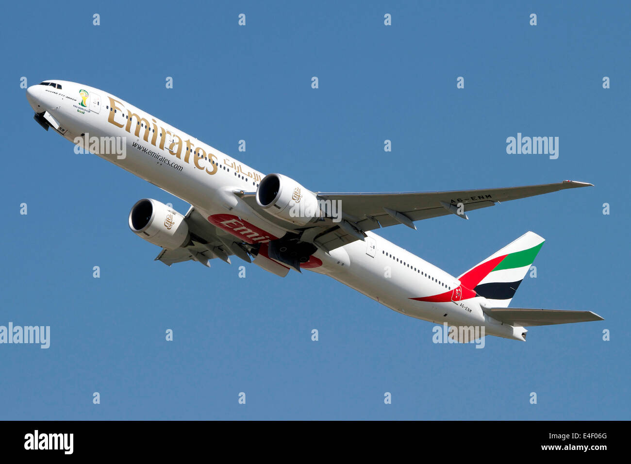 Un Emirates Boeing 777-200 aereo di linea. Foto Stock