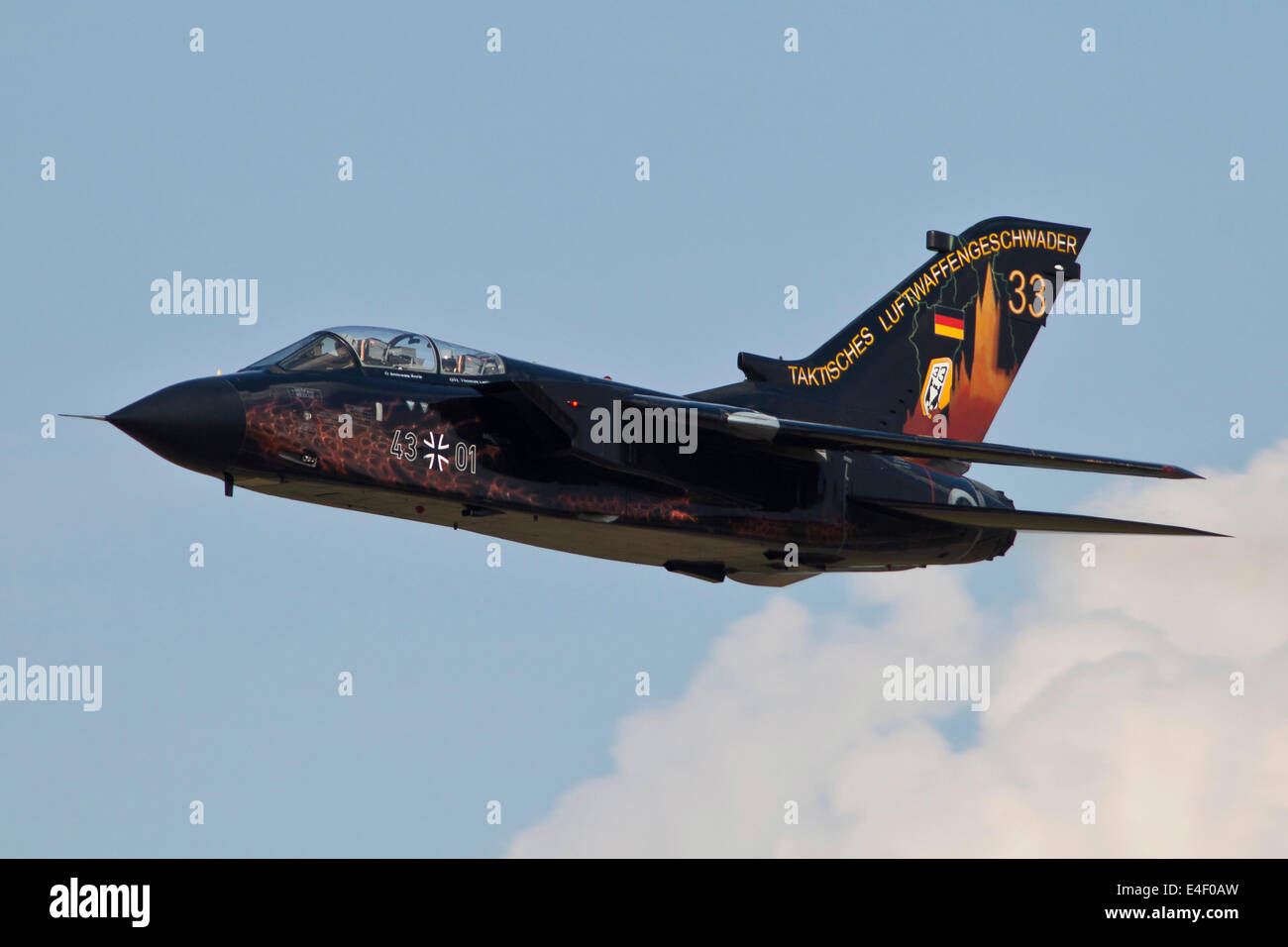 German Air Force aerei Tornado della Germania tactical ala 33 in anniversario marcature, Neuburg, Germania. Foto Stock