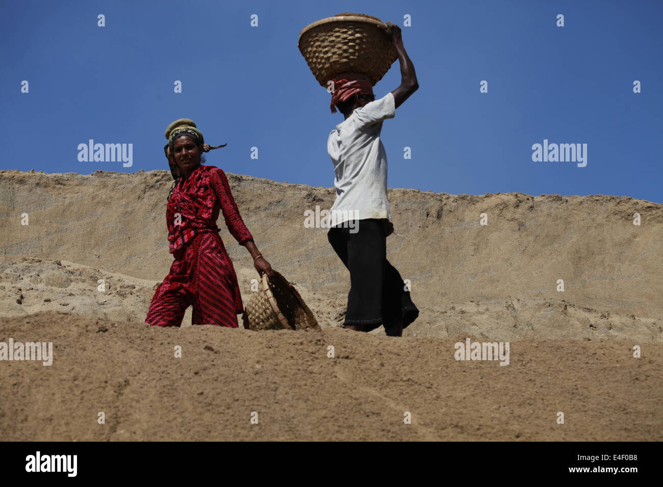 Lavoro in Bangladesh,Asia,Asian,l'Etnia,Bangladesh,bangladese,basket,Bengali,barca,COLORE,IMMAGINE,carenza,privazione,privare, Foto Stock