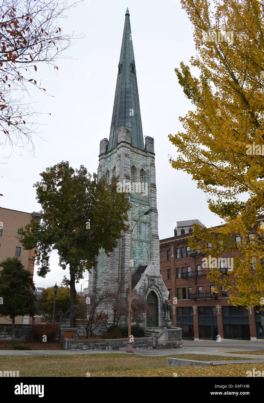 Resti di una vecchia chiesa di Chattanooga nel Tennessee. Tutto ciò che è di sinistra è il campanile. Foto Stock